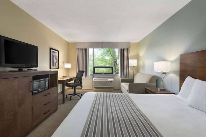 Room 11 of 27