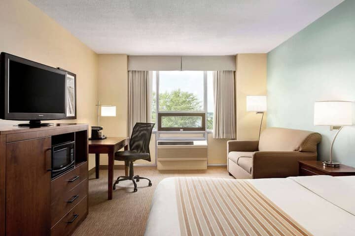 Room 10 of 27