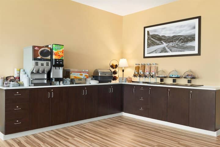 Breakfast/Coffee Service 18 of 27